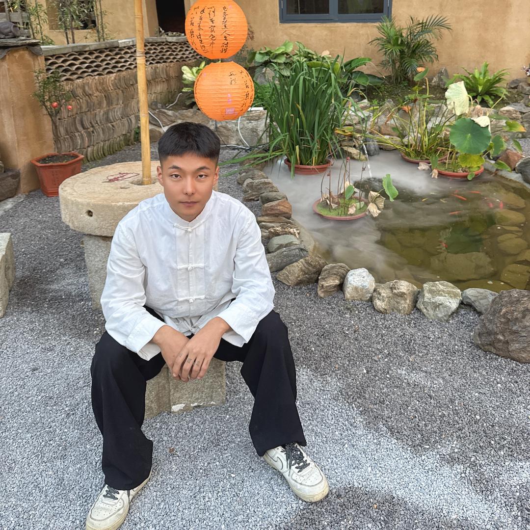 主持人｜艺航
