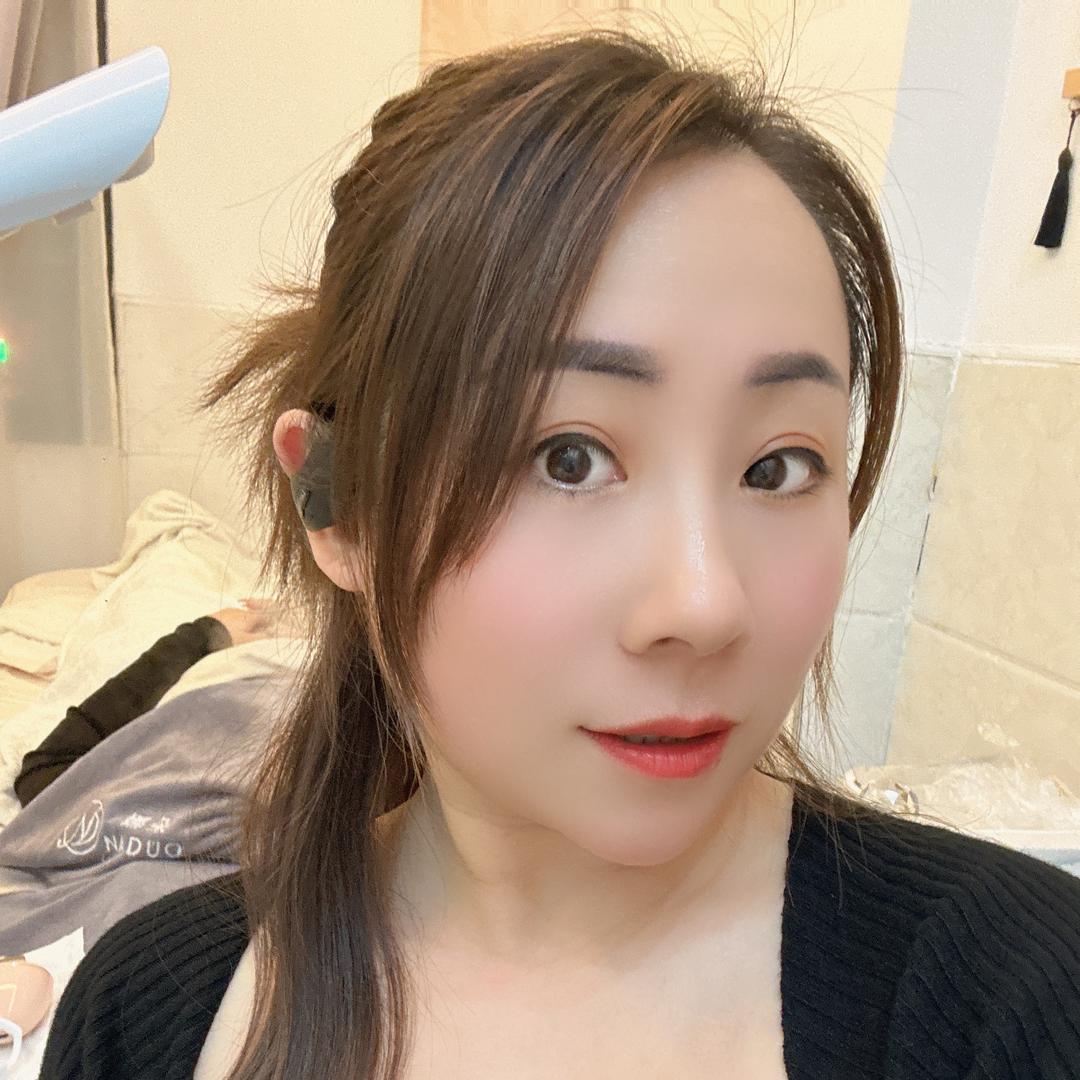 在淡水开洗脸吧的小琴