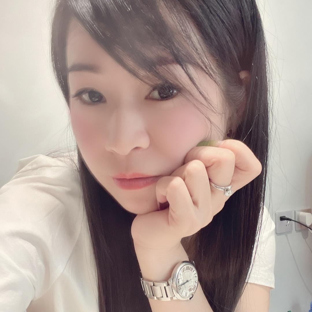 品牌地板总汇部洪姐姐