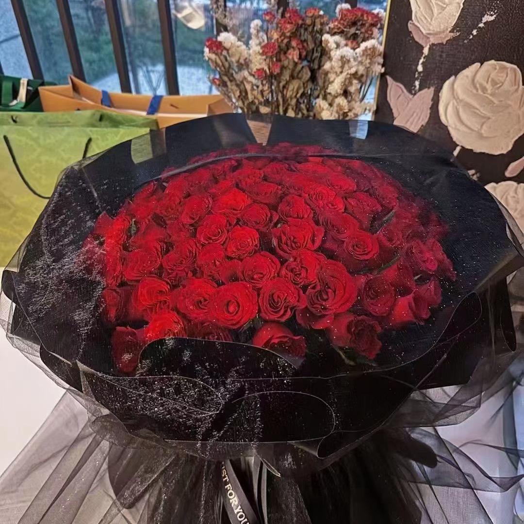 深爱如长风，浅喜似苍狗。