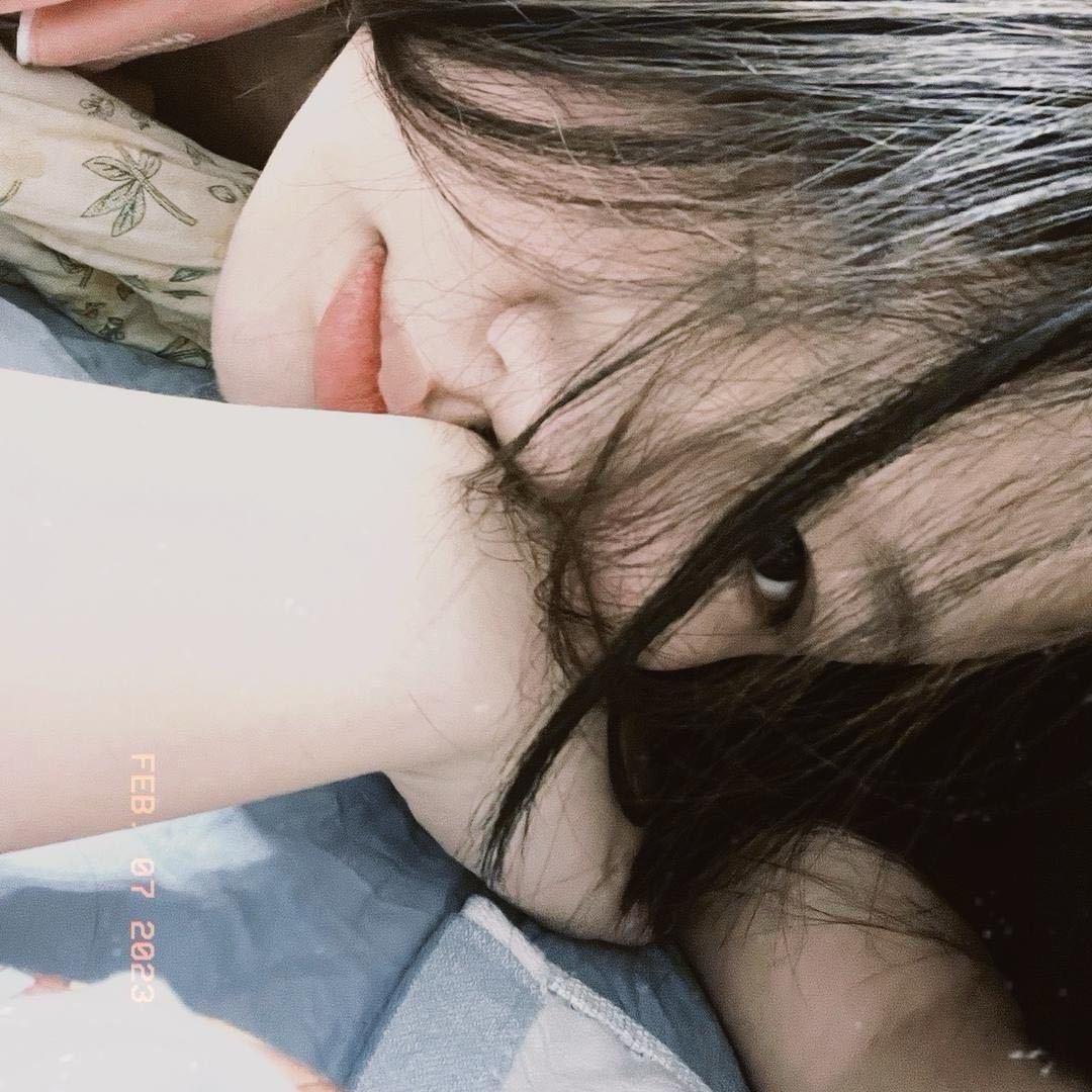 再翘二郎腿就把腿卸下去