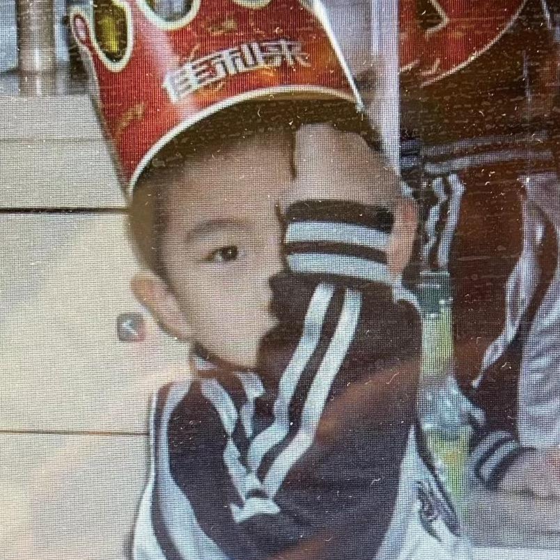 李正.