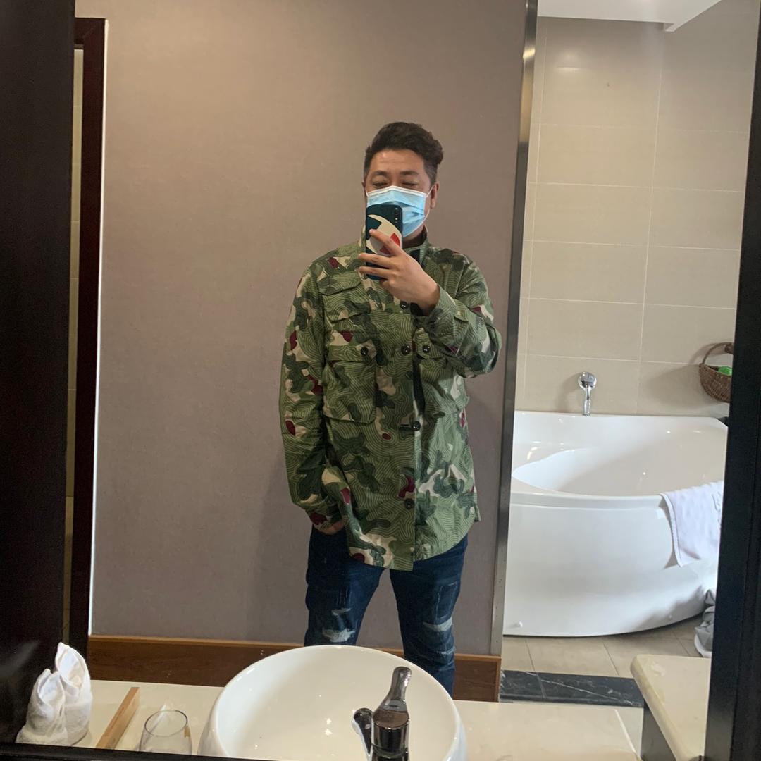 当地较为帅气且有内涵的男子