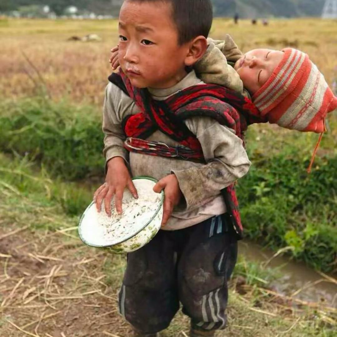 单亲妈妈4个小孩