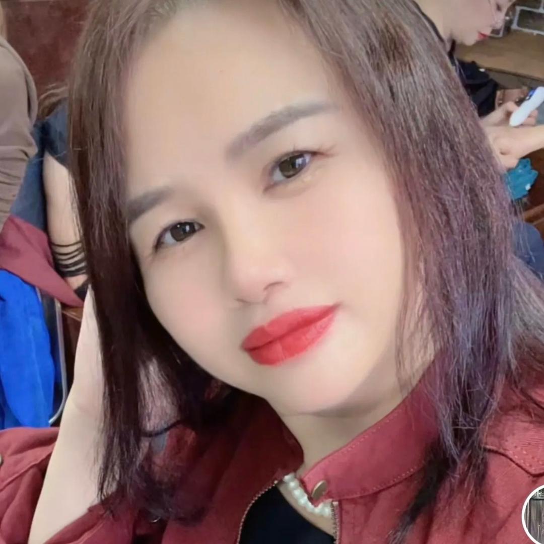 思练百合门窗装潢店