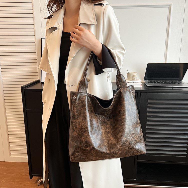 TY轻奢女包工厂店