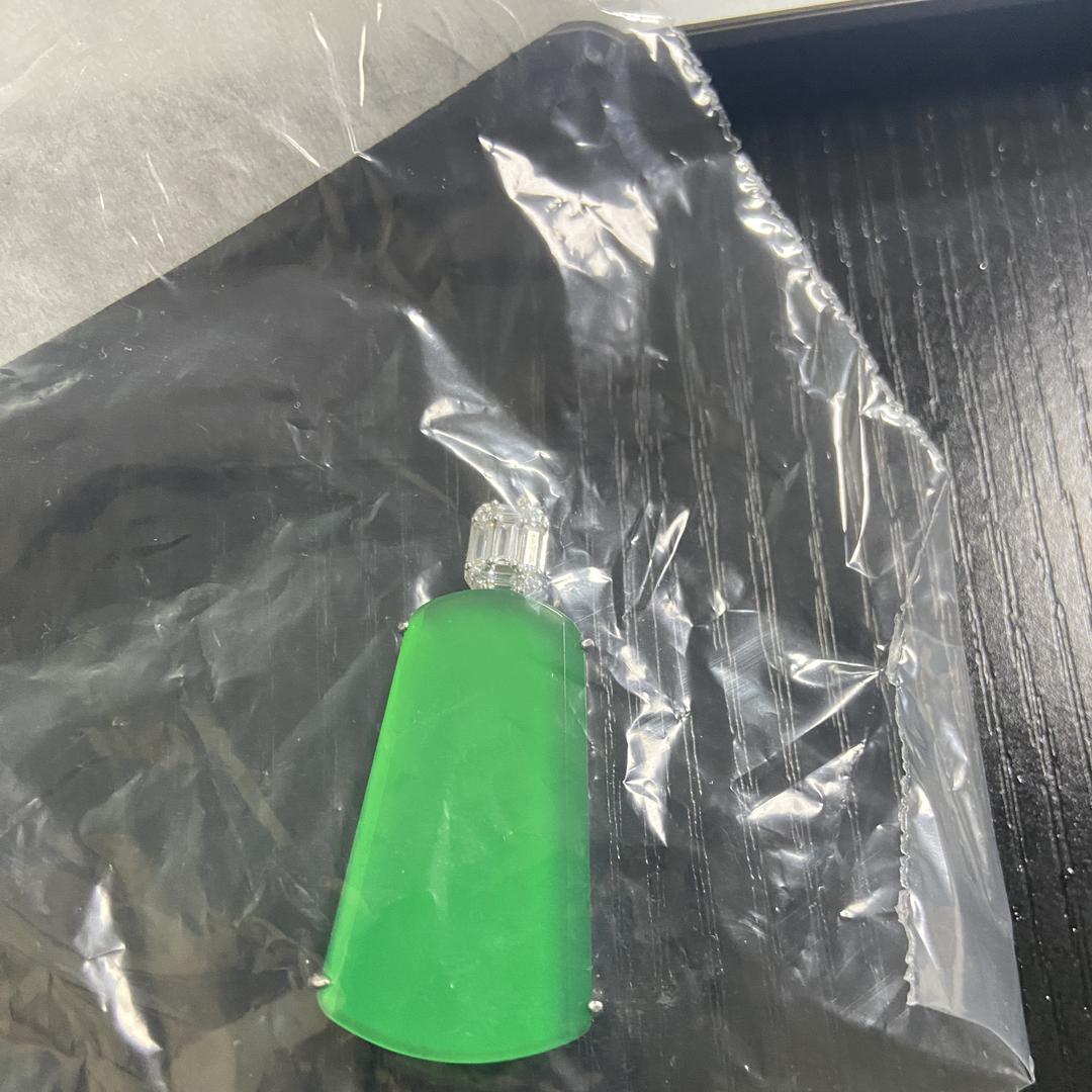 翠韵一方珠宝镯满楼