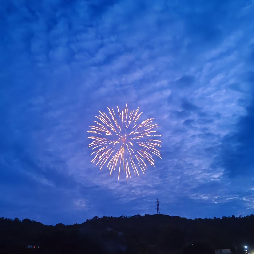 深圳市坪山区馨漫诗服饰商行