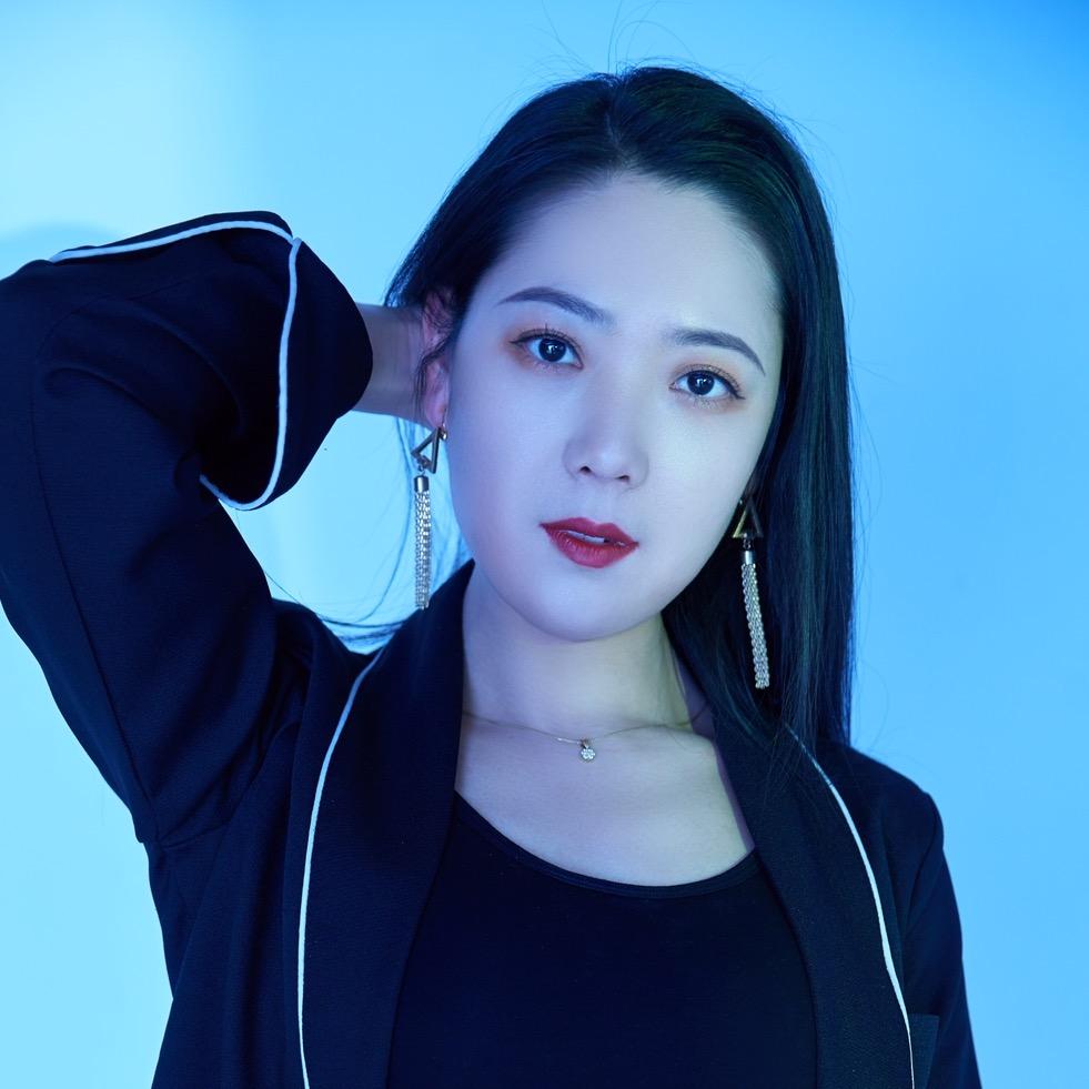 喻谨瑜伽普拉提花儿老师