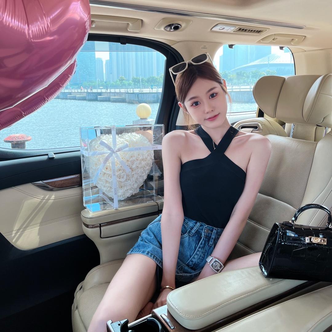 一只美娜服饰