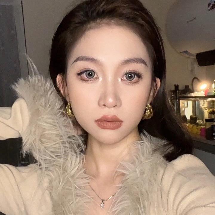 菲菲lee.