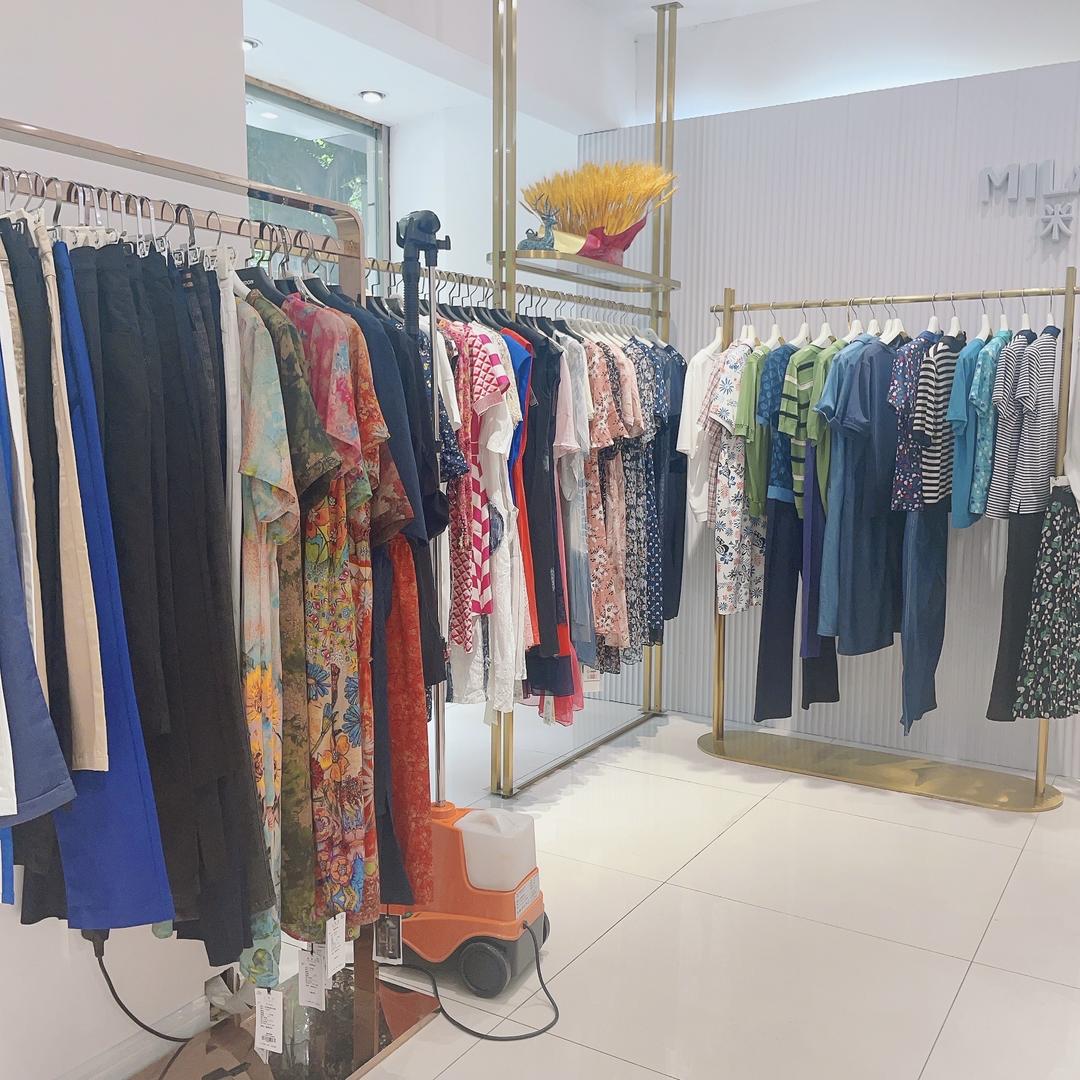 含香女装店