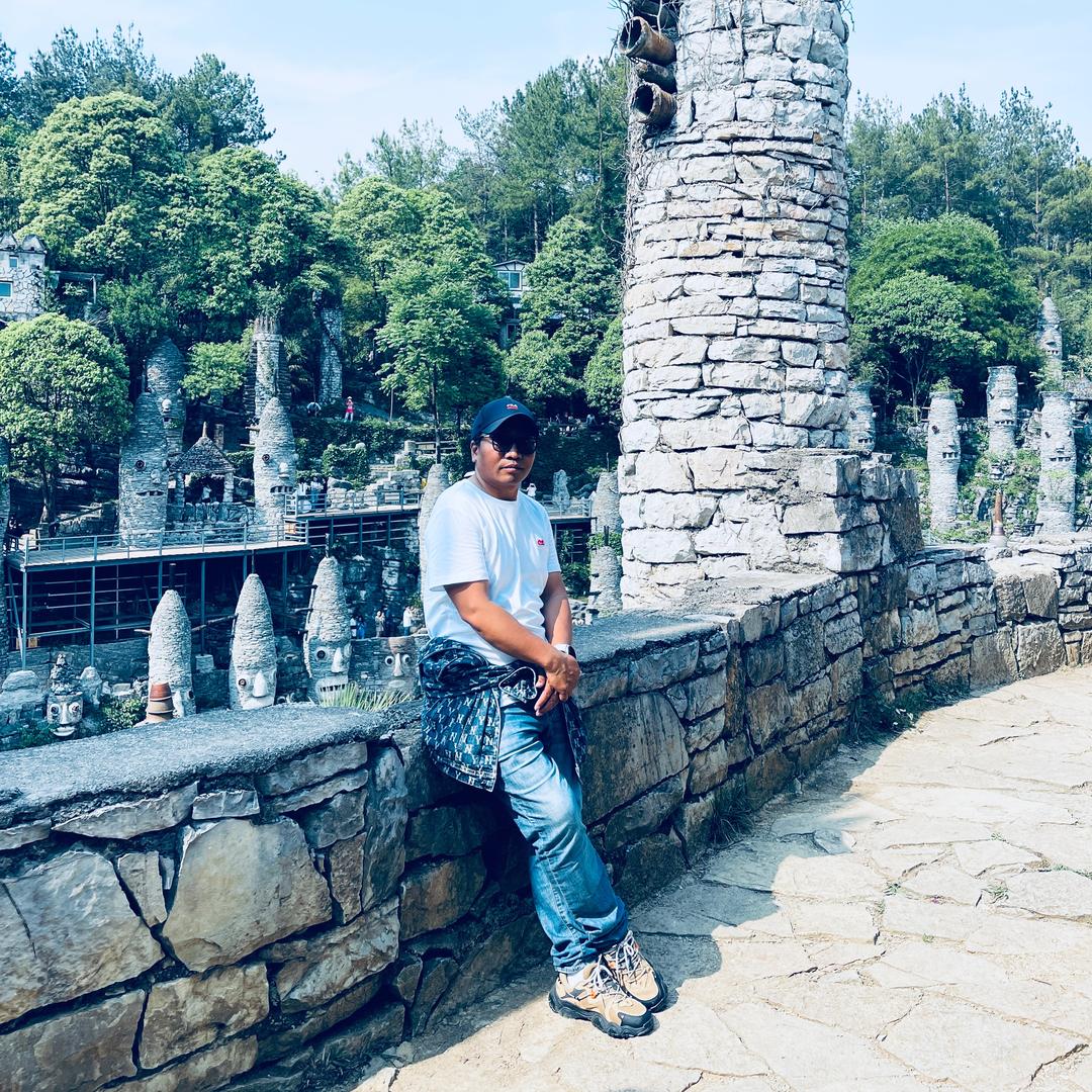 佤族兄弟在大连 SML 三木•尼林