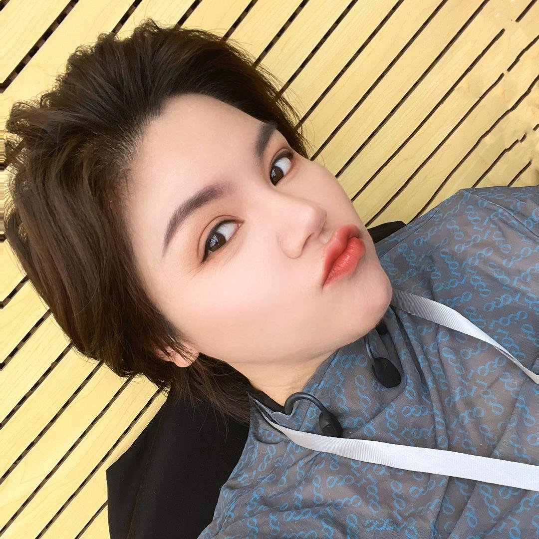 爱吃零食的宝妈