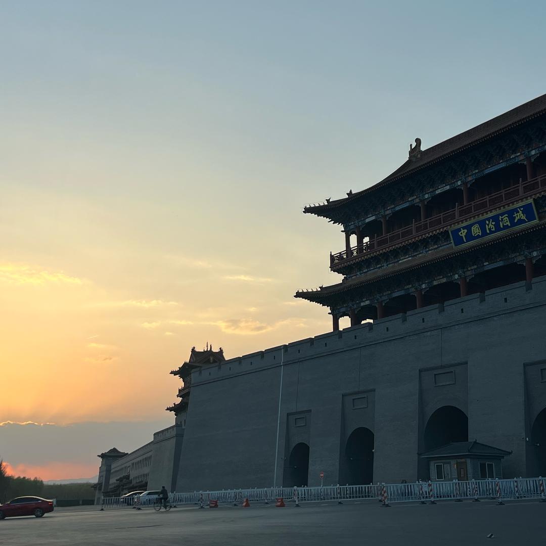 恩？                 ╲