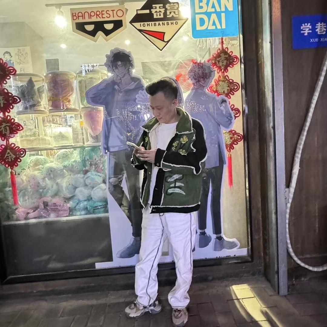 （王摆摆）