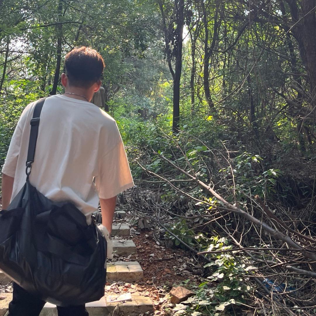 给我带瓶水溶c.