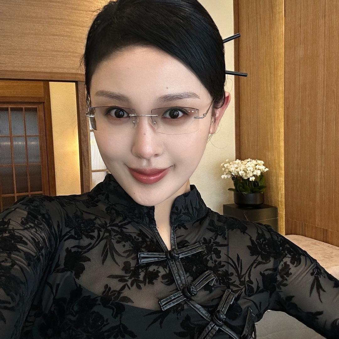 .小阿俏直播号🔍破烂女王