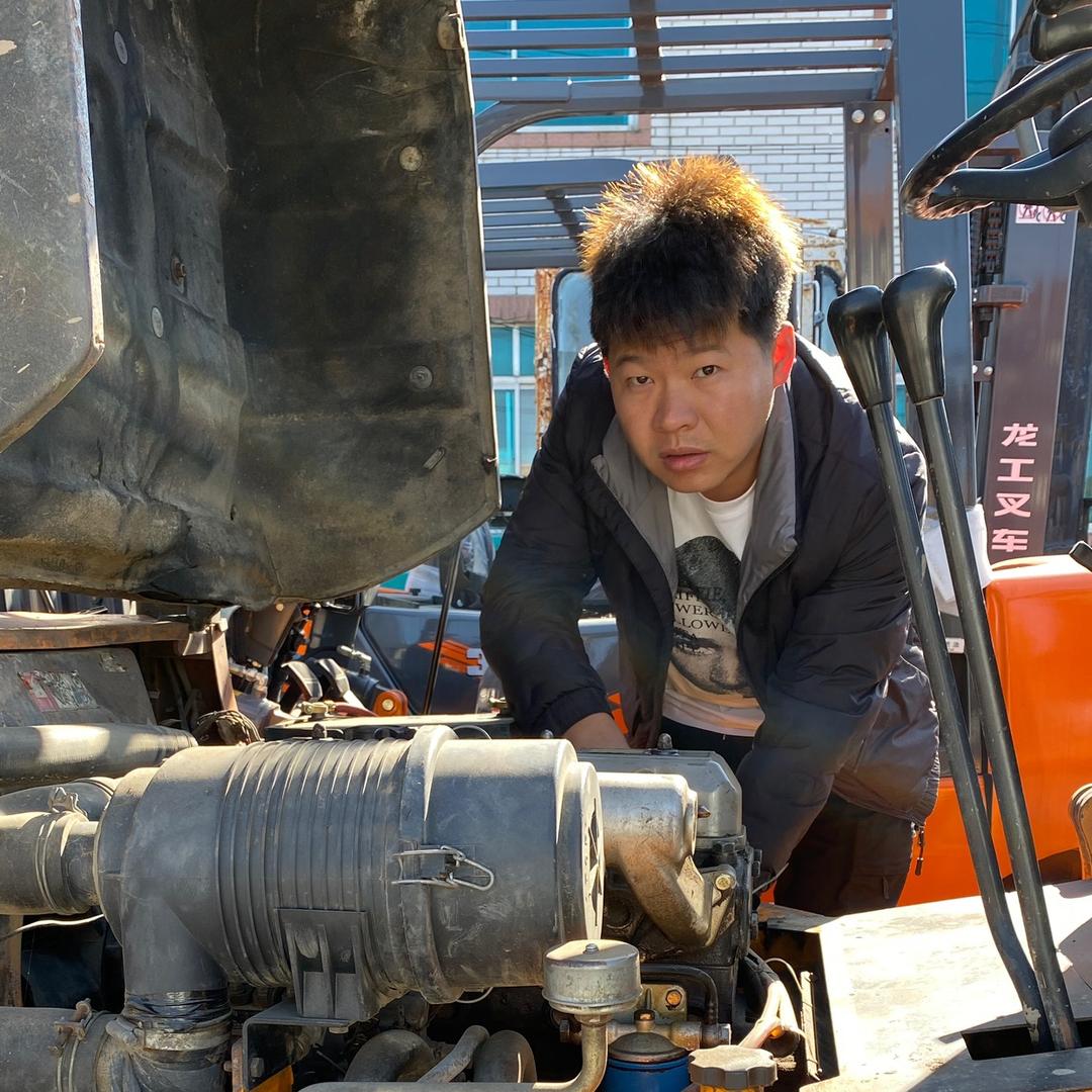 叉车.四驱越野叉车（小刘）
