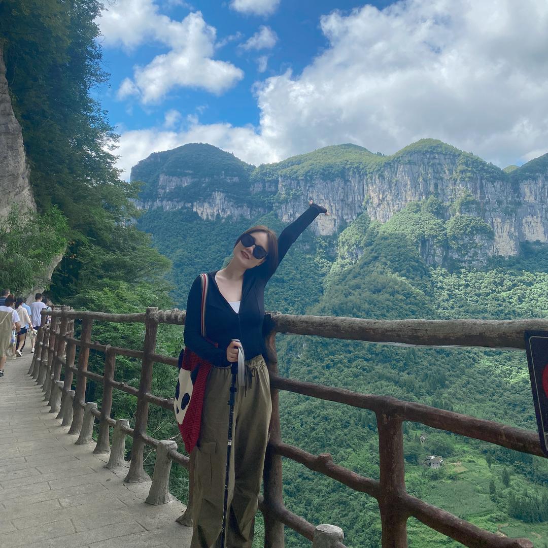 卖珠宝的小玲