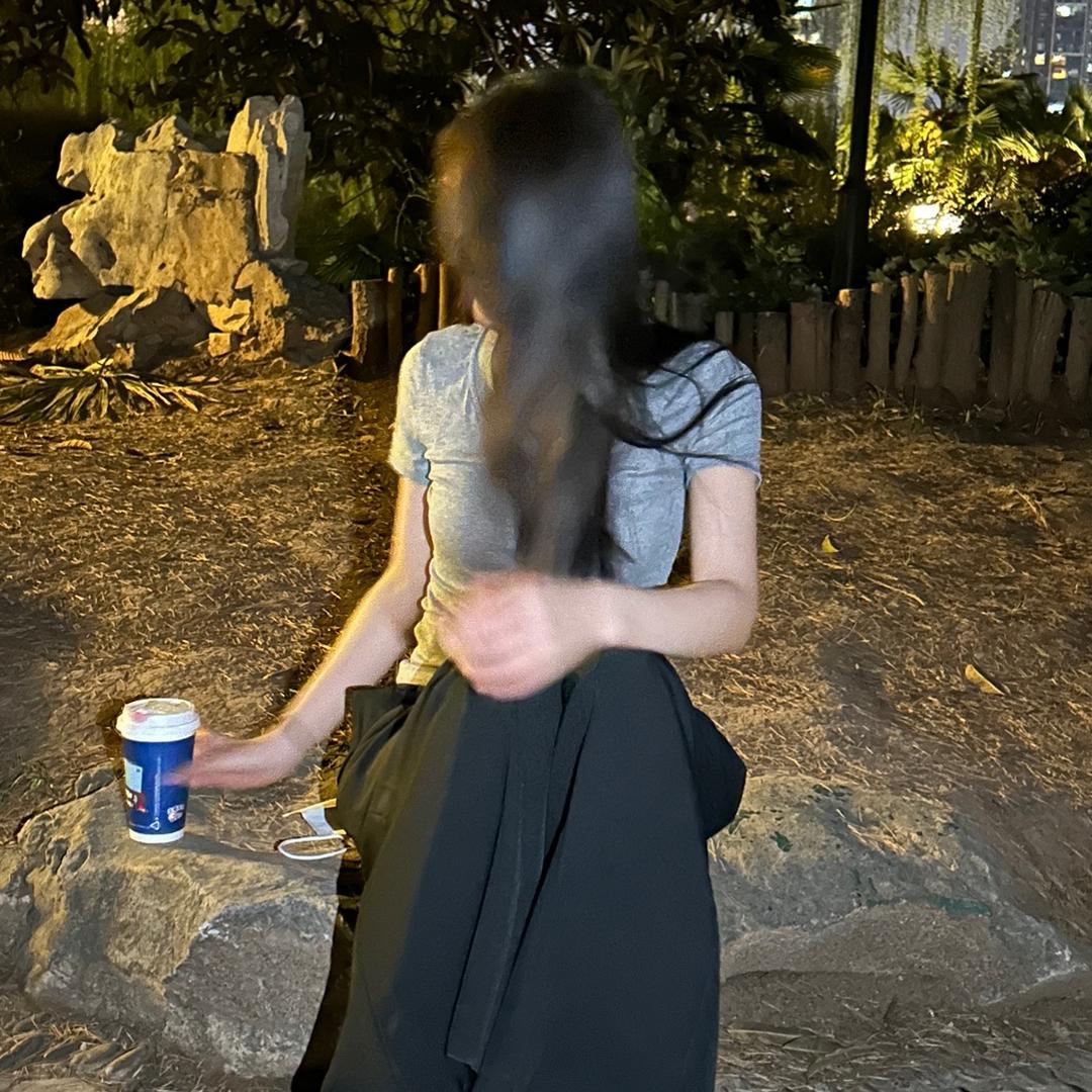 鲍鲍（分享穿搭）