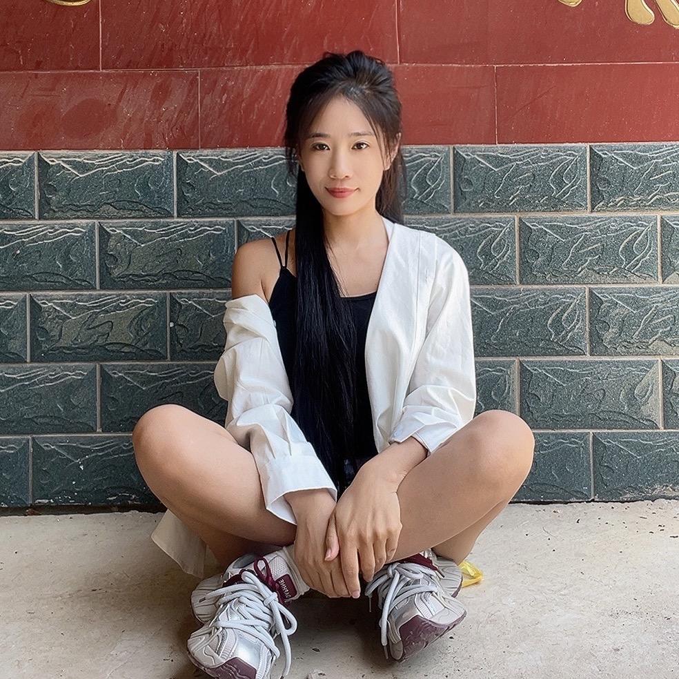 硕硕妈（首播）每晚12点开播