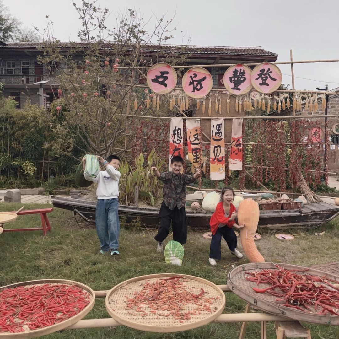 是莉莉吖