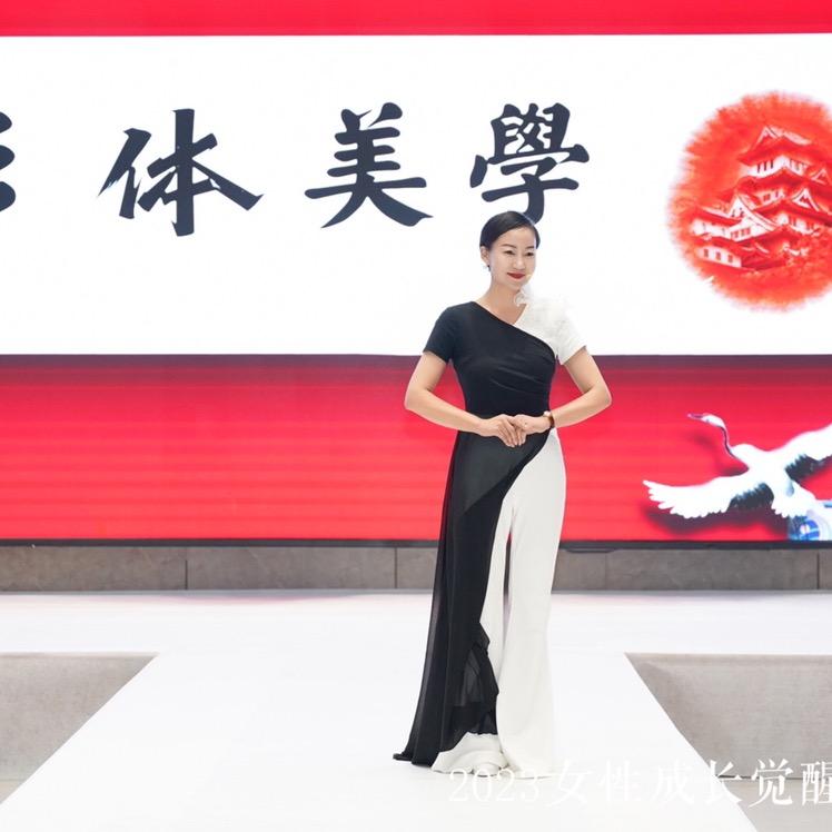 @张宸嘉～形体美学*专注10年