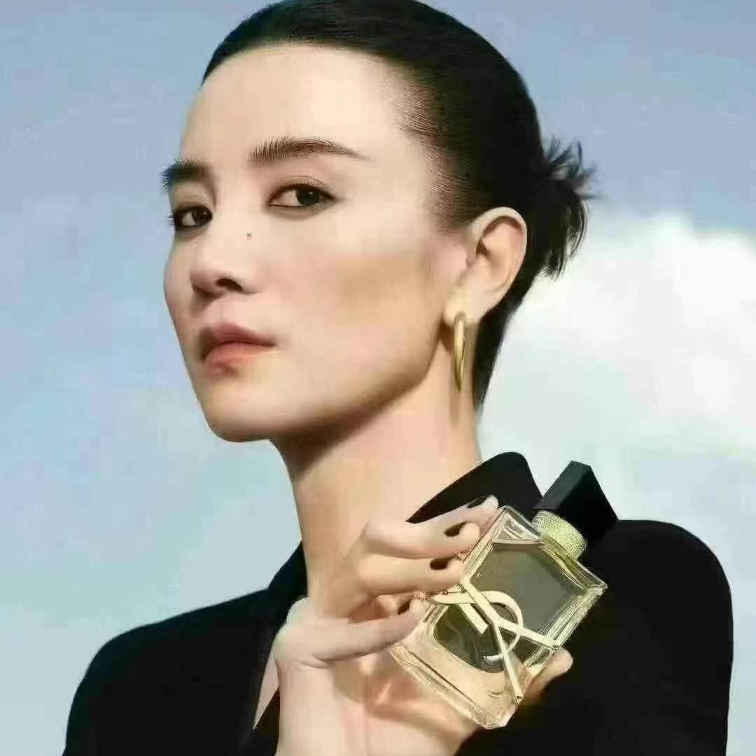 思思.