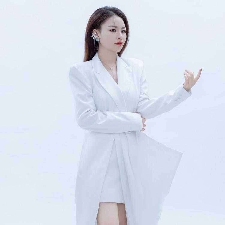 HUANG燕子