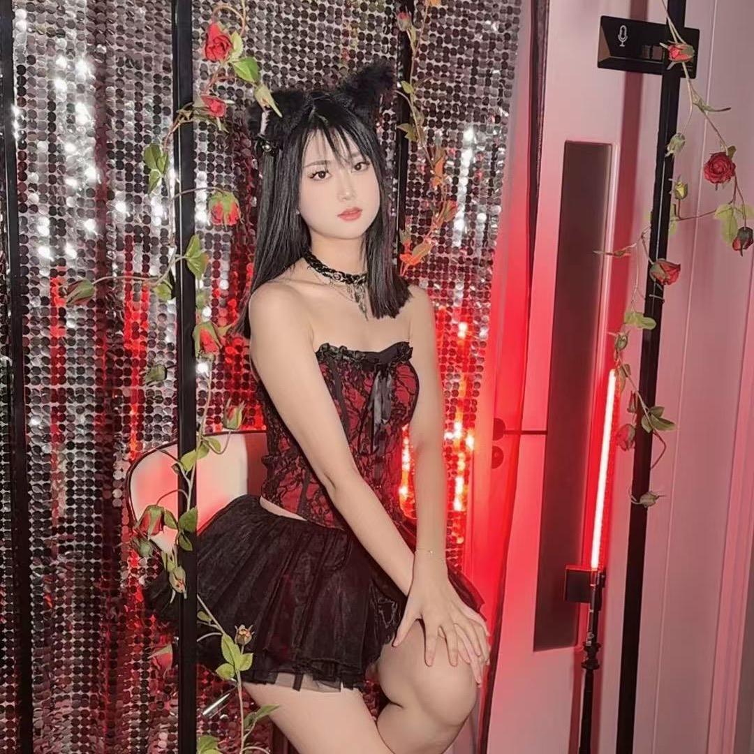，