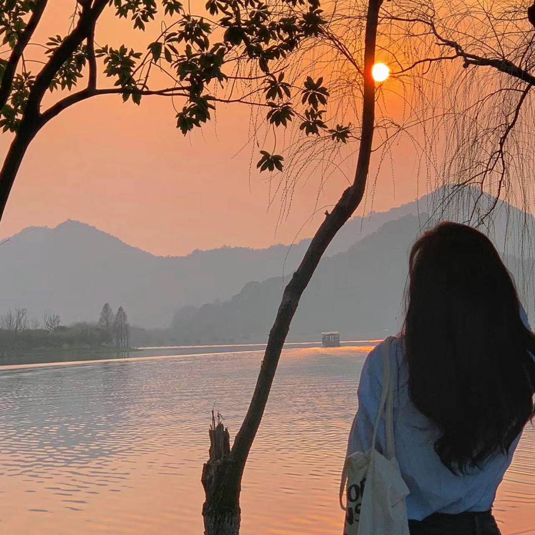 时 悦.