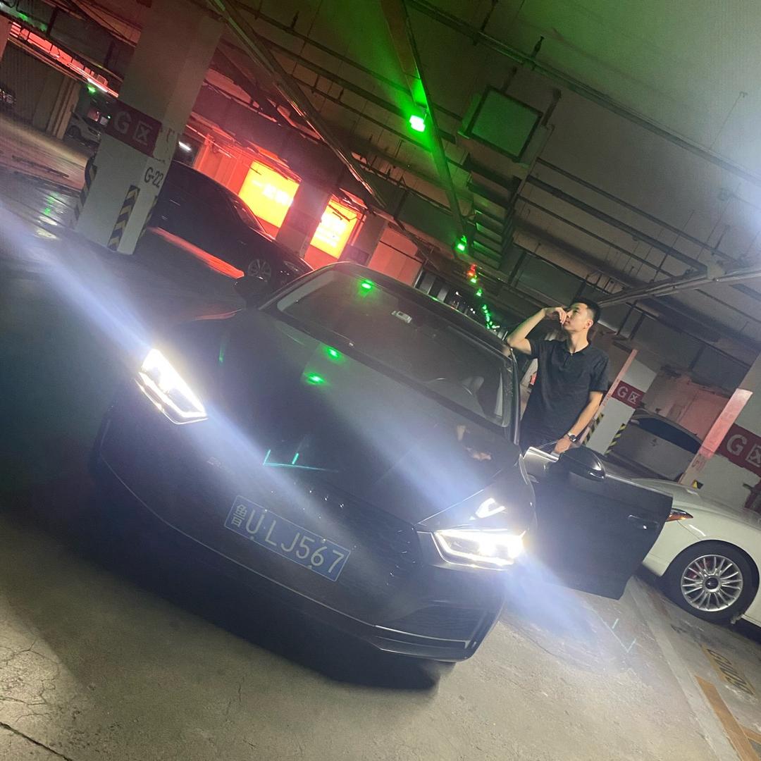 爱搞笑的摄像师