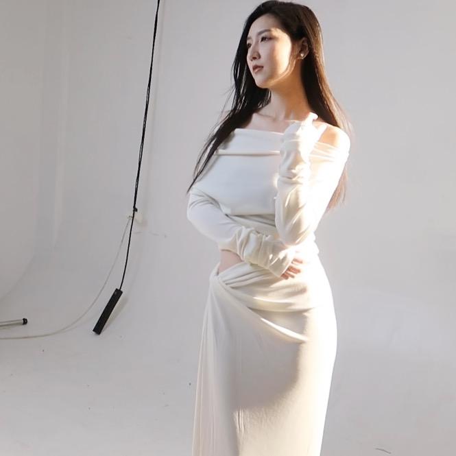 中英双语主持人Joyce