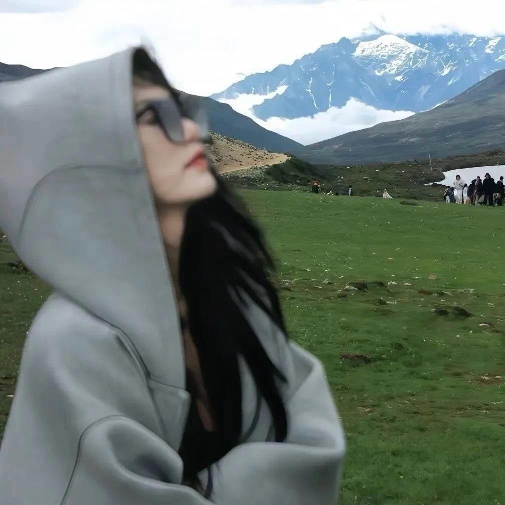 纯情忧郁霸总爱上性感大蟑螂