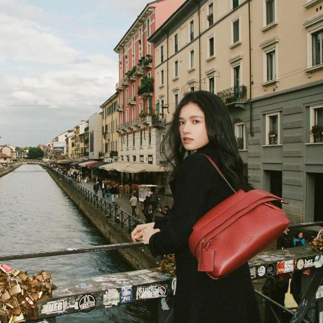 🪑🈷️月🈷️