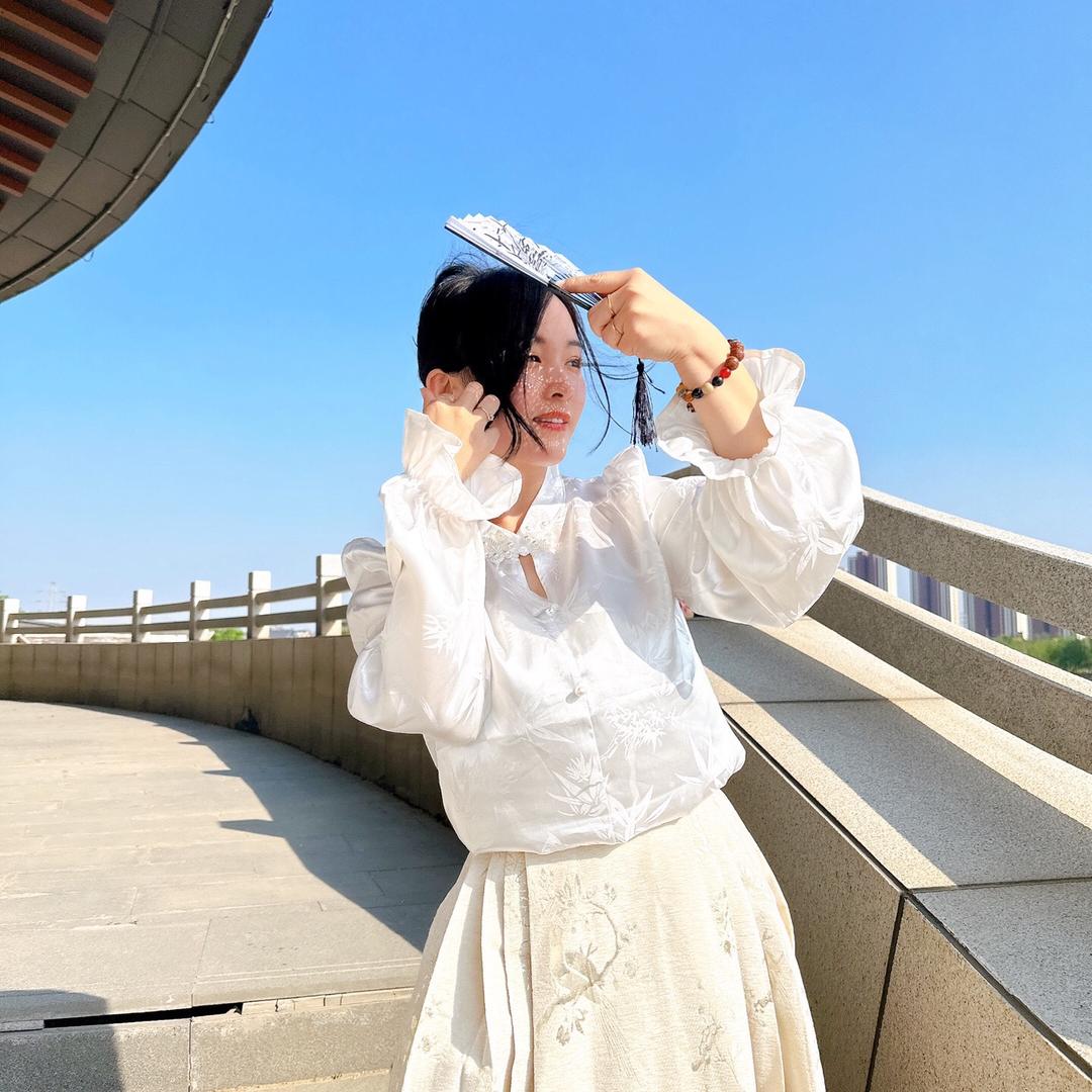 任星辰浮浮沉沉✨