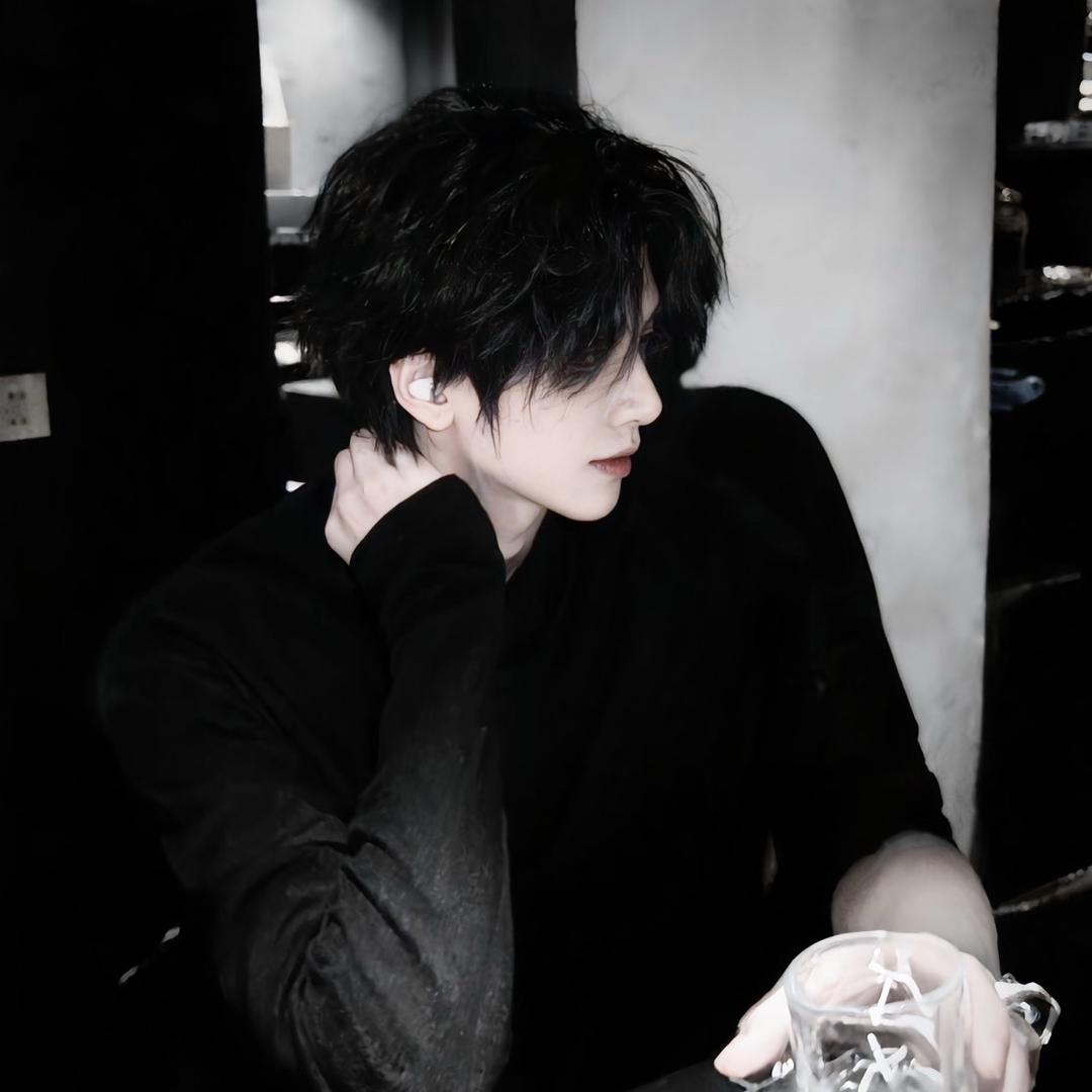 八天没吃上果盘被总监吊起来打