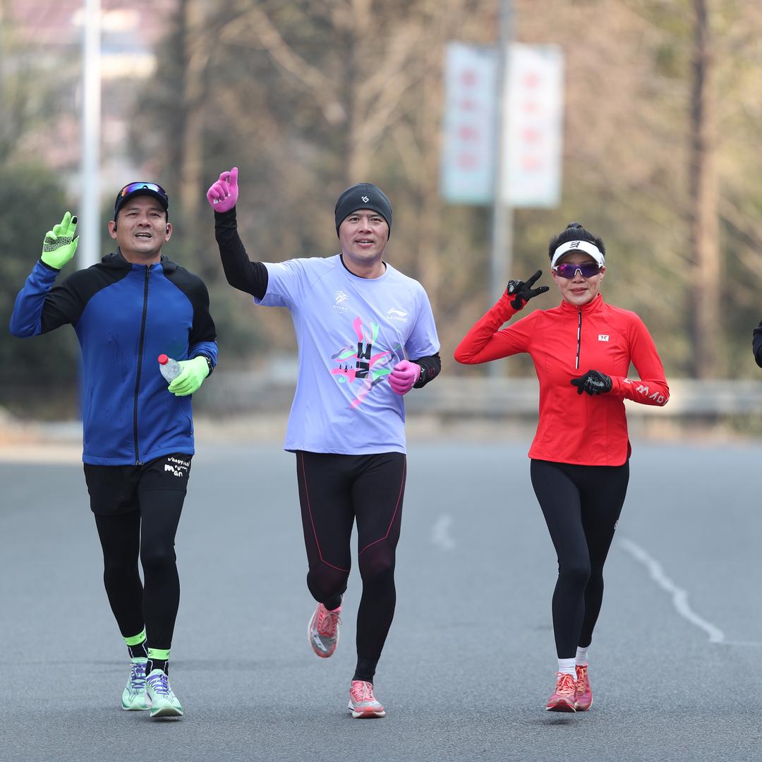 孤狼，（孤独的跑者😀）