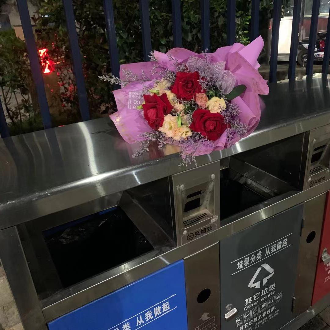 不尴尬