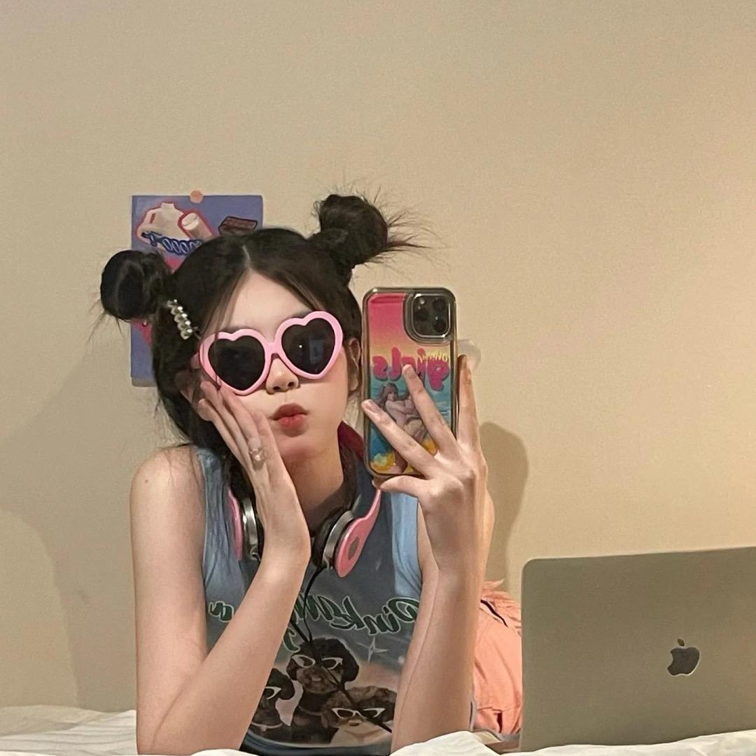 双下巴女孩