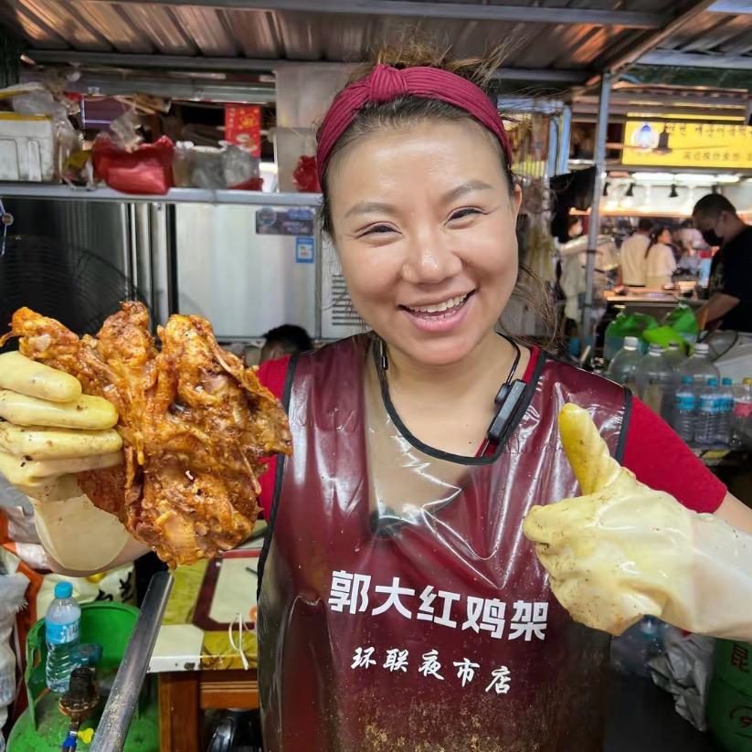 郭大红铁板鸡架摊