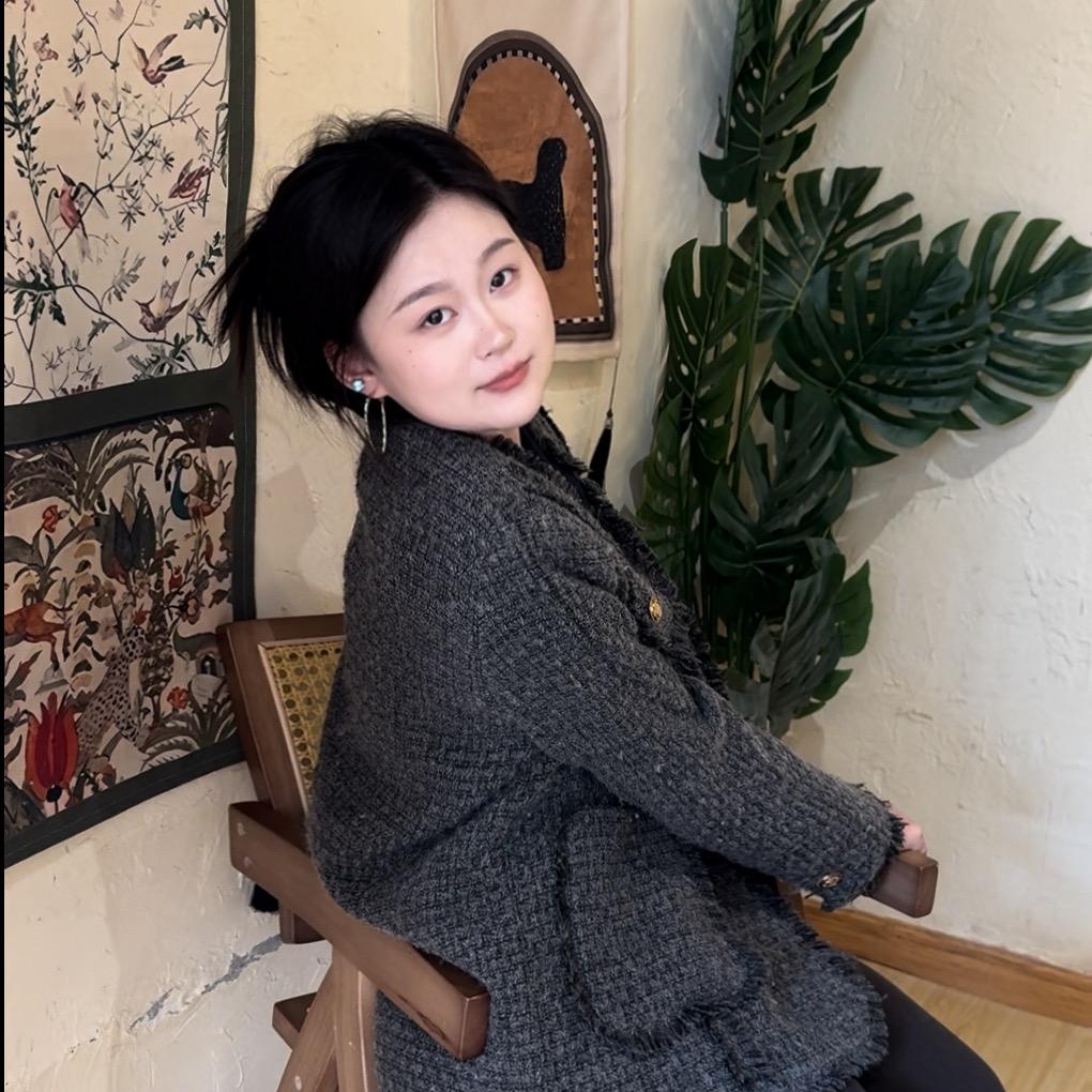 会化妆的周小姐