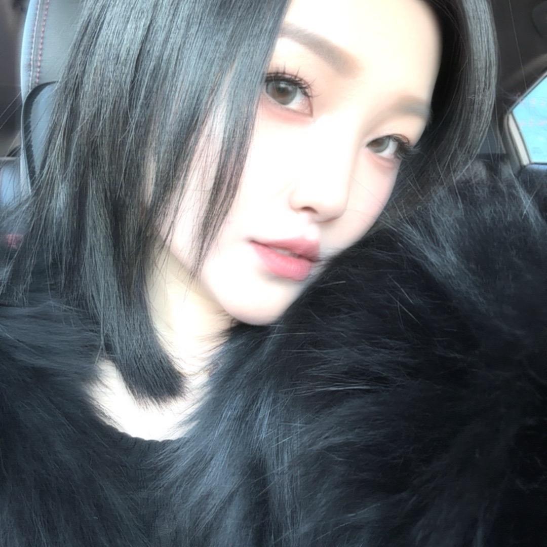 👑伊潼💲🎀