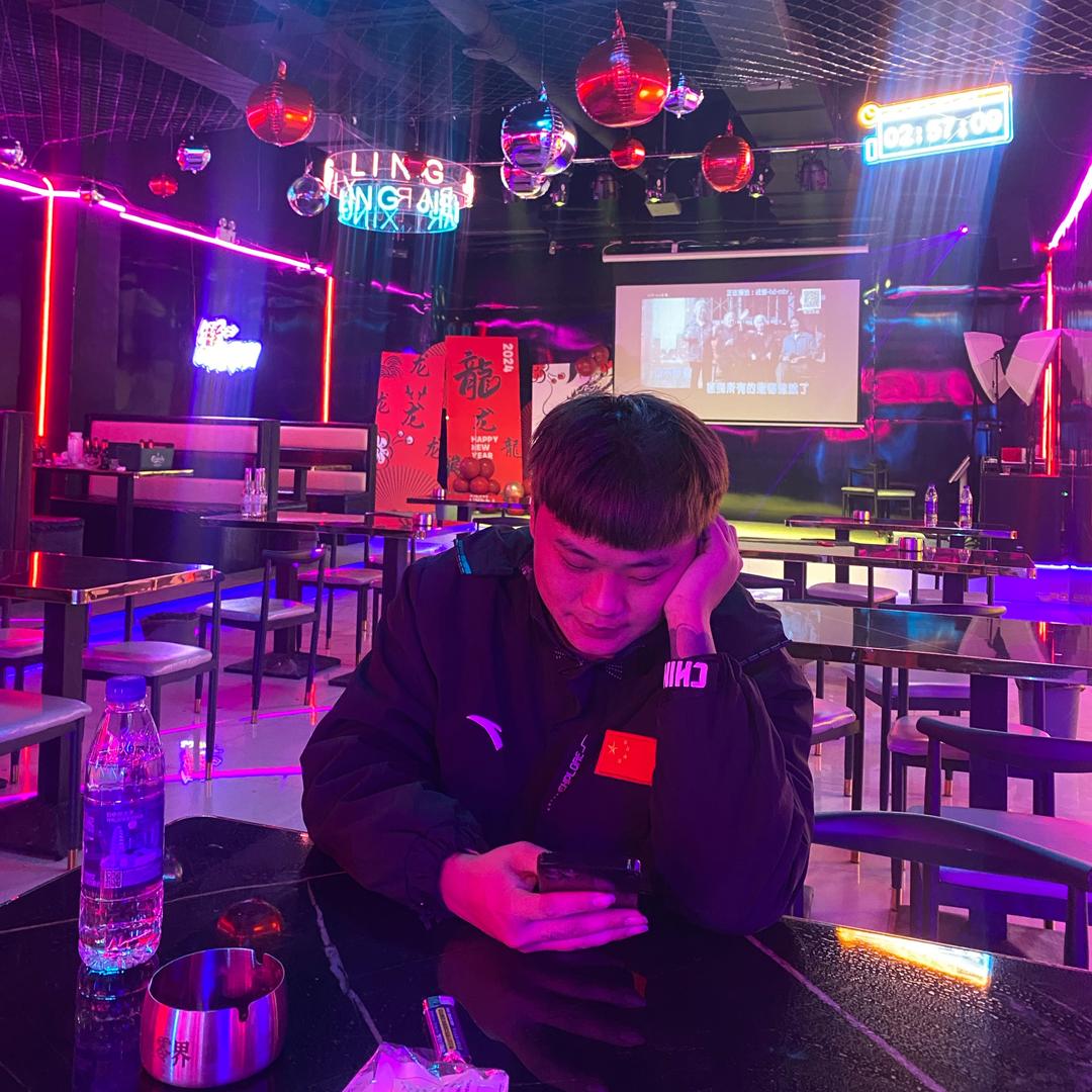 威