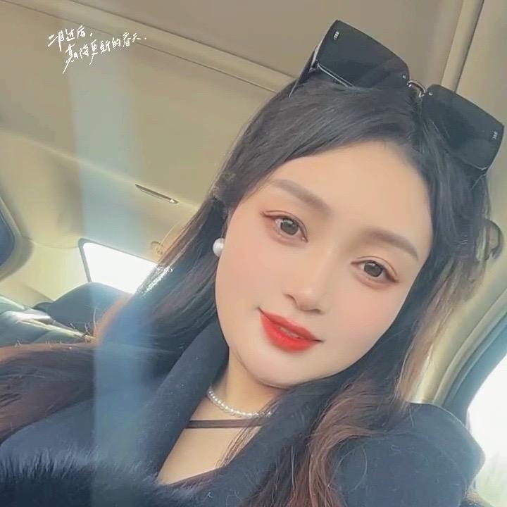小燕《橱窗营业中》