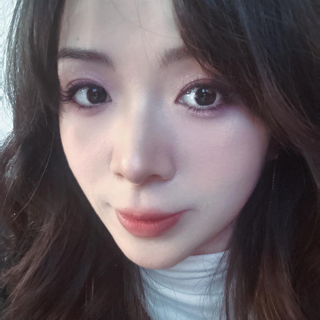 可能是爱笑吧