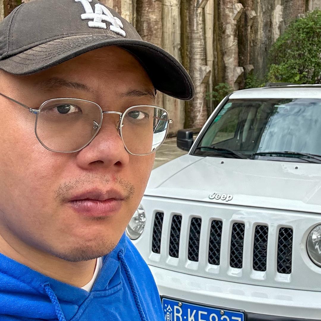 重庆启程爱驰二手车销售经营部/小辉辉