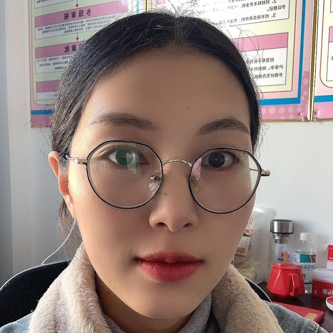 90后村官小余