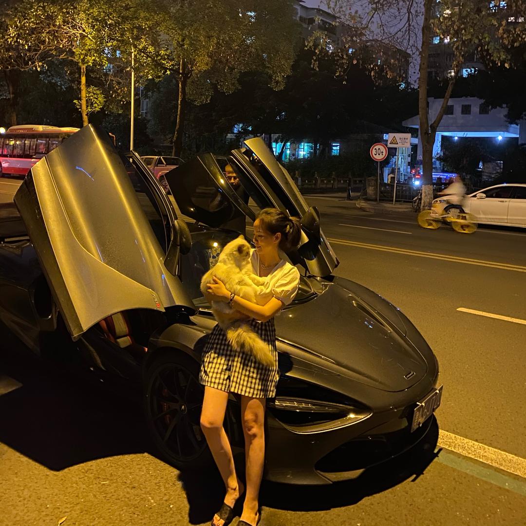成都租车杨小妹儿